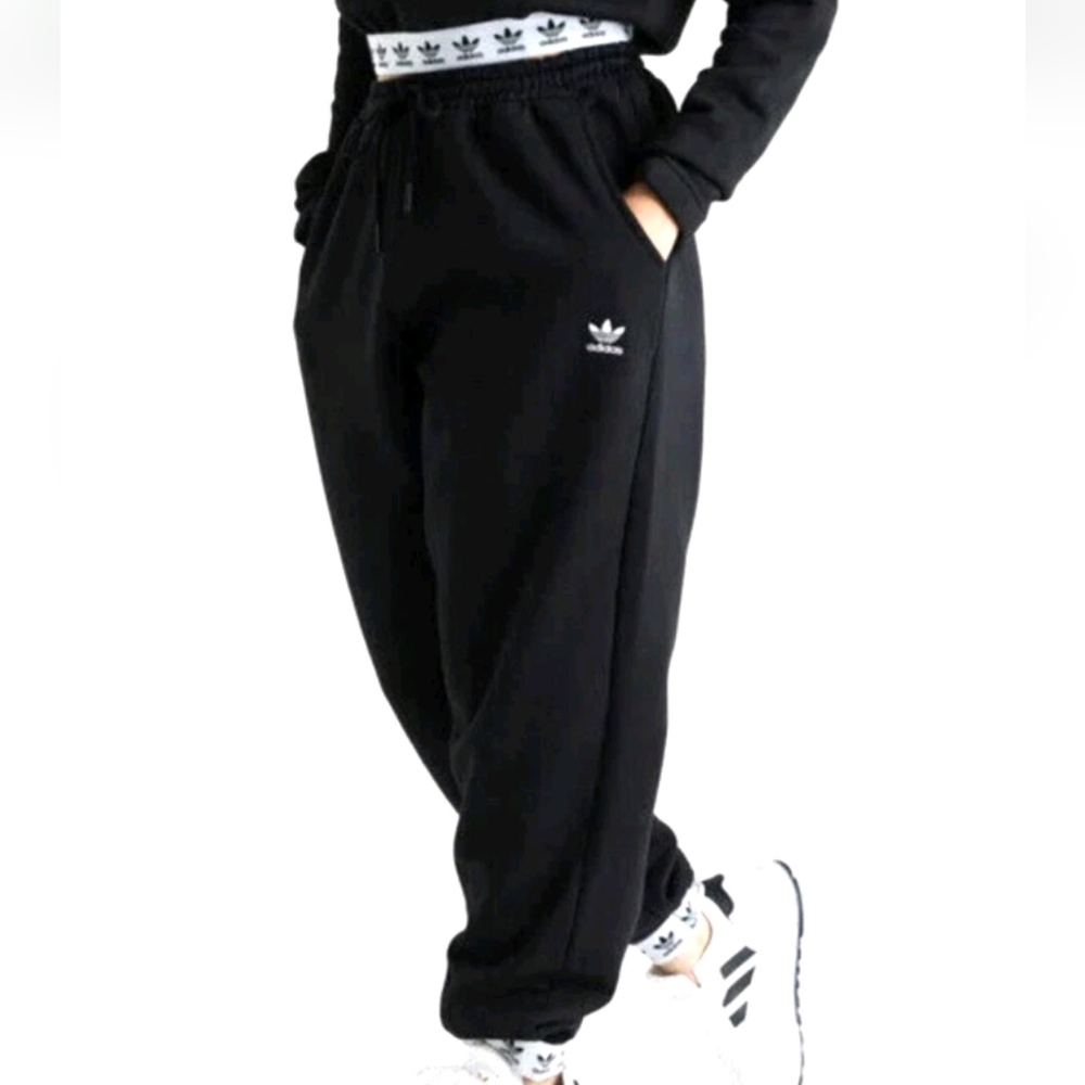 ❤️NWT❤️ ADIDAS ORIGINALS TAPERED JOGGERS SMALL S
